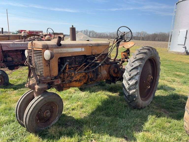 Minneapolis Moline Model Z Narrow front tractor, complete, been sitting.