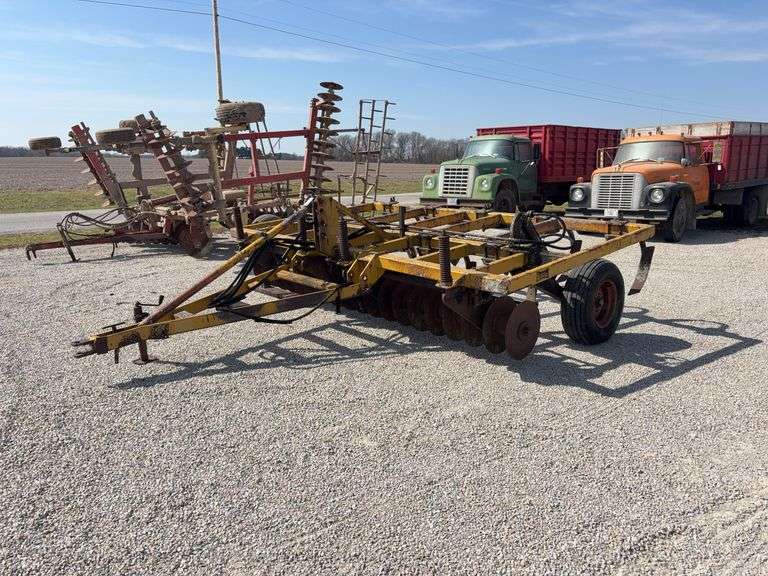Landoll 9 Shank Chisel Plow