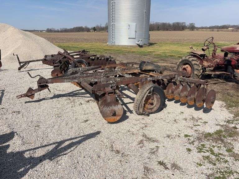 12ft pull type disc, needs spindle.