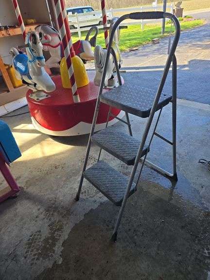 Small step stool/ladder Cosco Brand