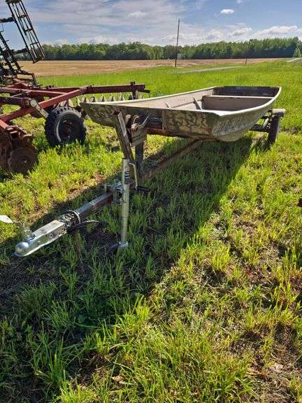 Jon Boat for pond, 14ft, 40'' wide on bottom, no title for boat or trailer