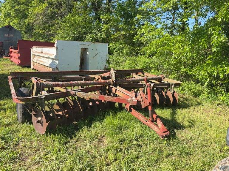 12ft Pull Type Disk, Single Axle, 7 1/2'' Spacing