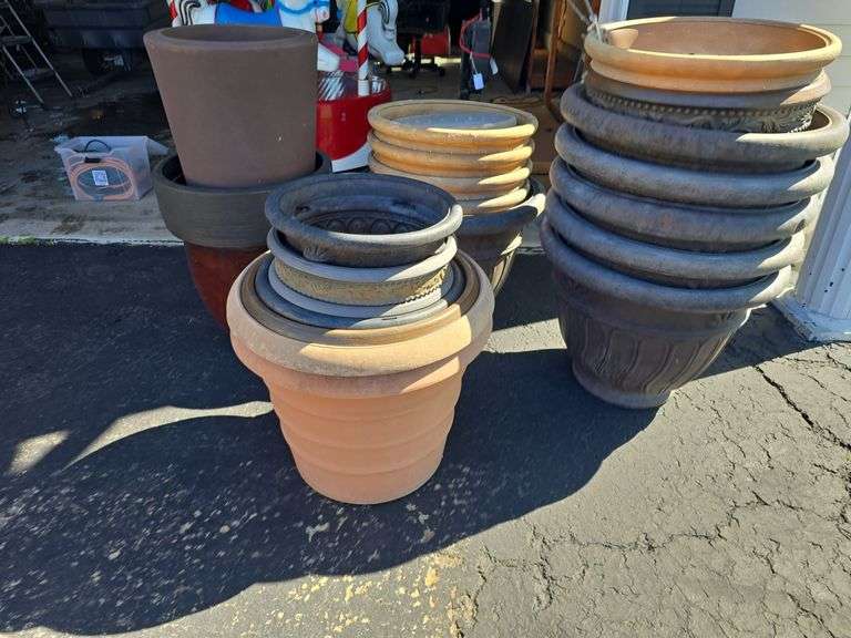 Assortment of flowerpots