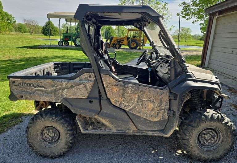 2018 Honda Pioneer 1000, Camo Side by Side, front winch, manual dump bed, side doors, Tailgate, windshield, seatbelts, rear window with slide, 3,767 miles, 4wd,VIN# 1HFVE04E9J4200543