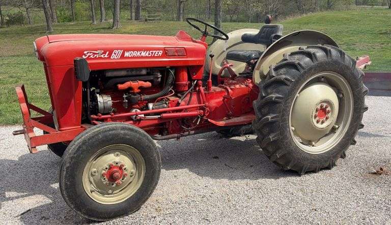 Ford 601 Workmaster, Wide Front, hours unknown, runs, 3pt, 540pto, 5 speed, 12.2-28 Tires, sells with the rear blade