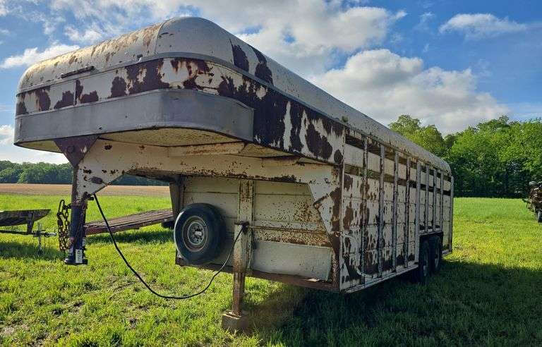 1992 Delta Livestock Trailer, Tandem Axle, wood floor, 20ft, VIN- 1E9GS2021N1054124