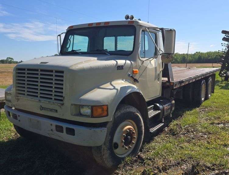 1997 International 4700 DT 466 Roll Back Truck, 25ft Danco Steel Bed, with hyd winch, 6 Speed plus, with lift tag axle, 142,904 miles, air brakes, low miles, 266'' wheelbase, VIN- 1HTSCAAN9VH441623, ( The last picture is a video of the machine running)