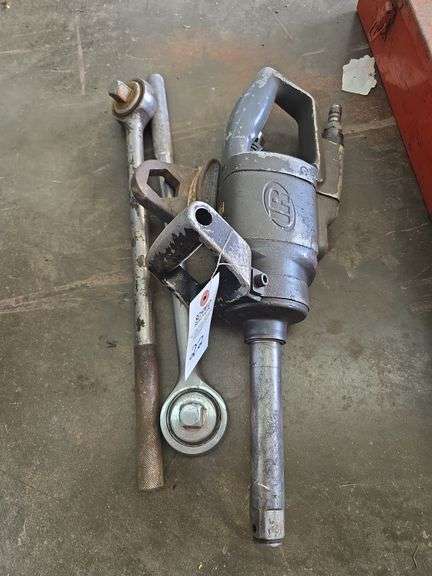 1-inch air impact and some old ratchets.
