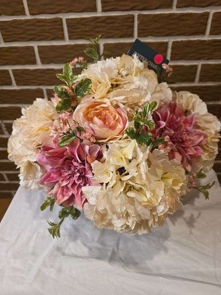 Silk Bouquet and Potted Charm $100 Gift Card Donated by: Signature Events