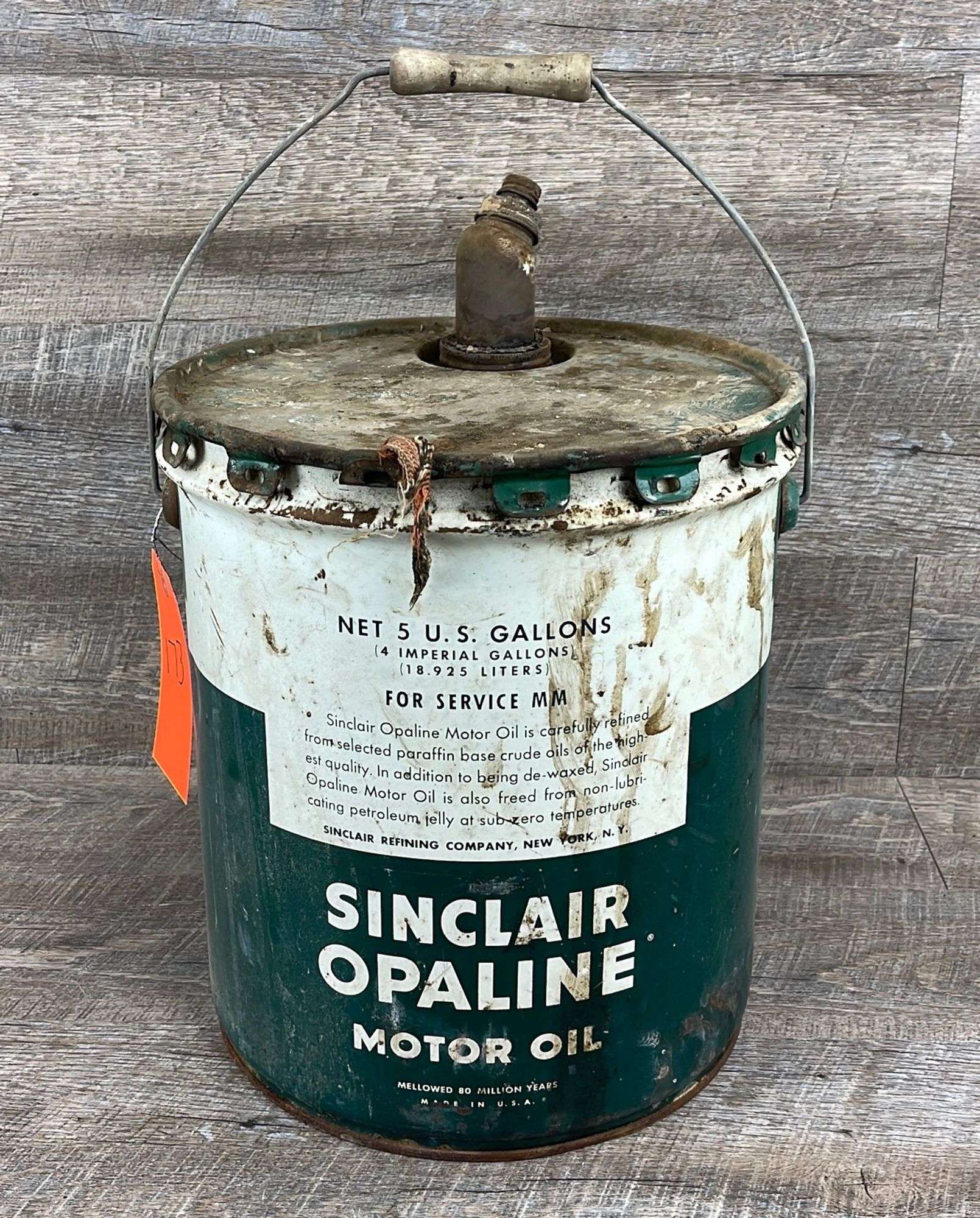 Vintage Sinclair 5 gallon oil can - Schneider Auctioneers LLC