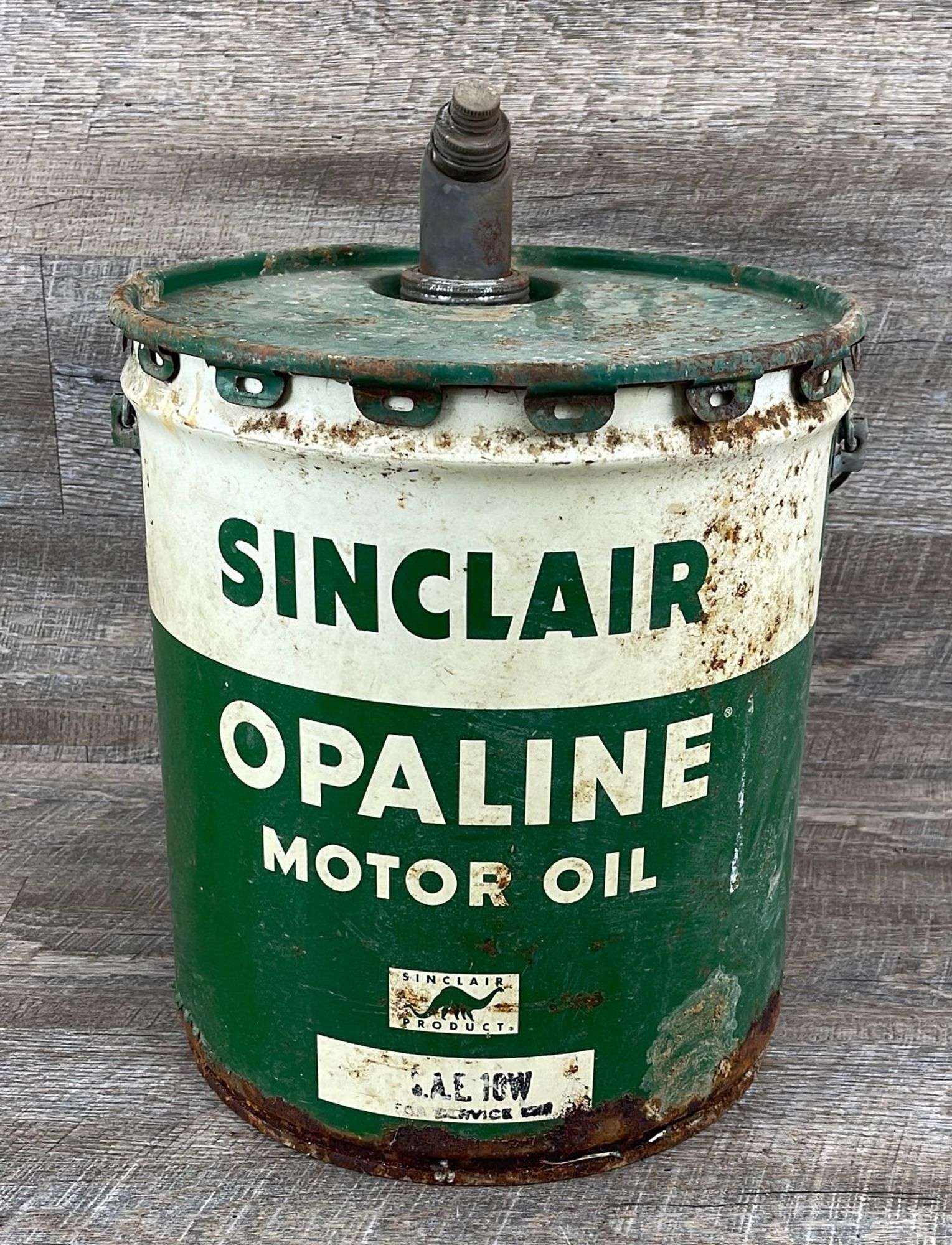 Vintage Sinclair 5 gallon oil can - Schneider Auctioneers LLC