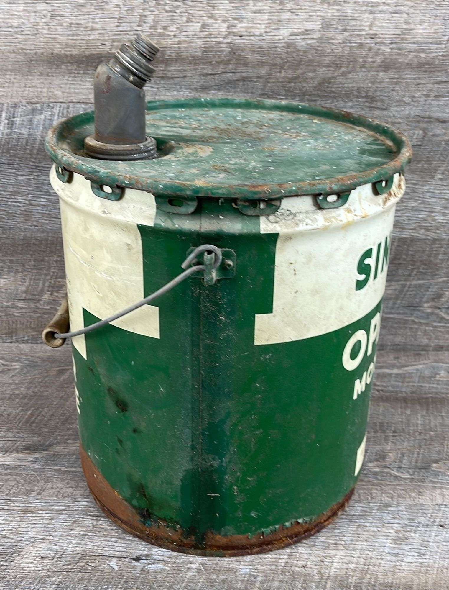 Vintage Sinclair 5 gallon oil can - Schneider Auctioneers LLC