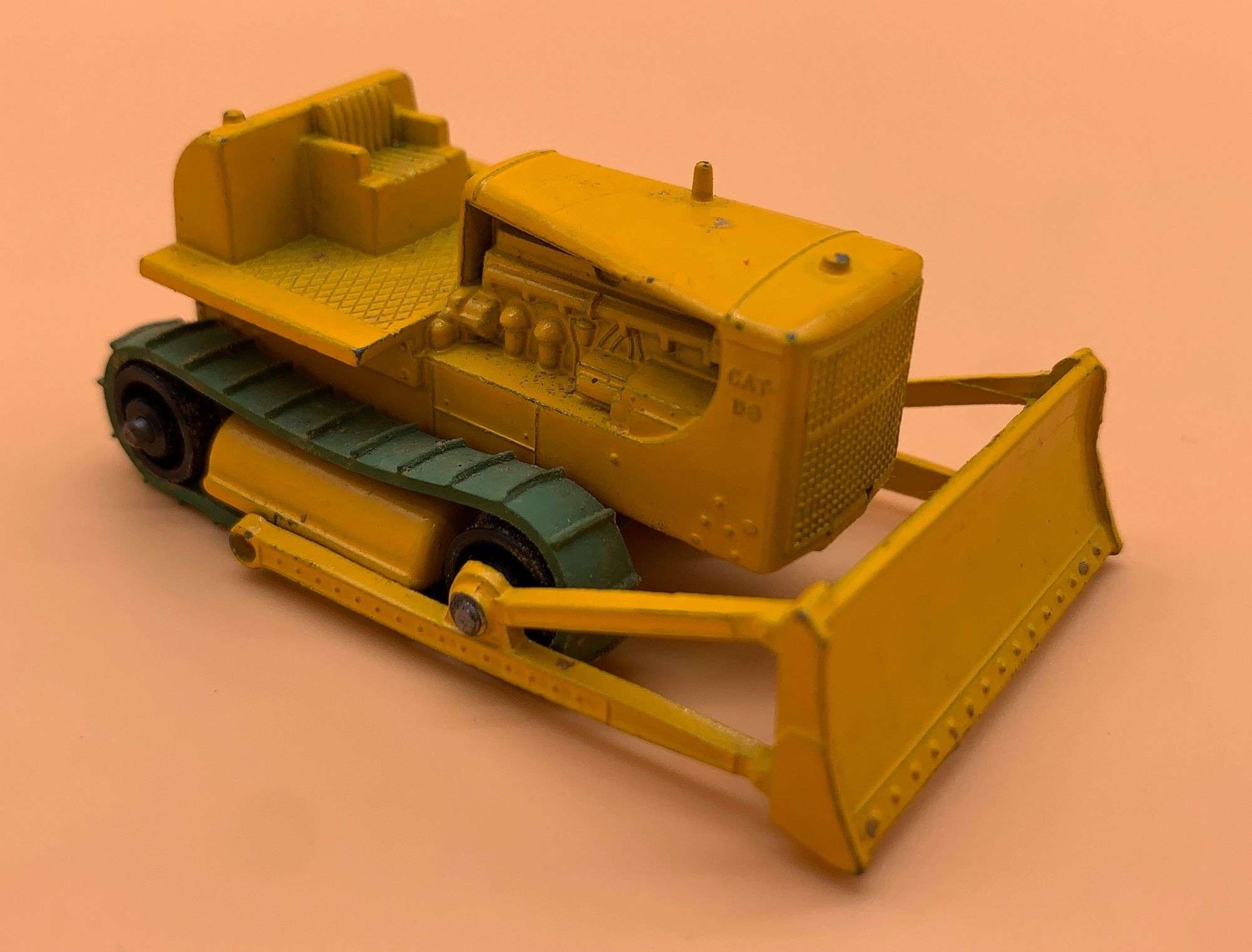 Matchbox” Series no. 18 Caterpillar D8 bulldozer - Schneider