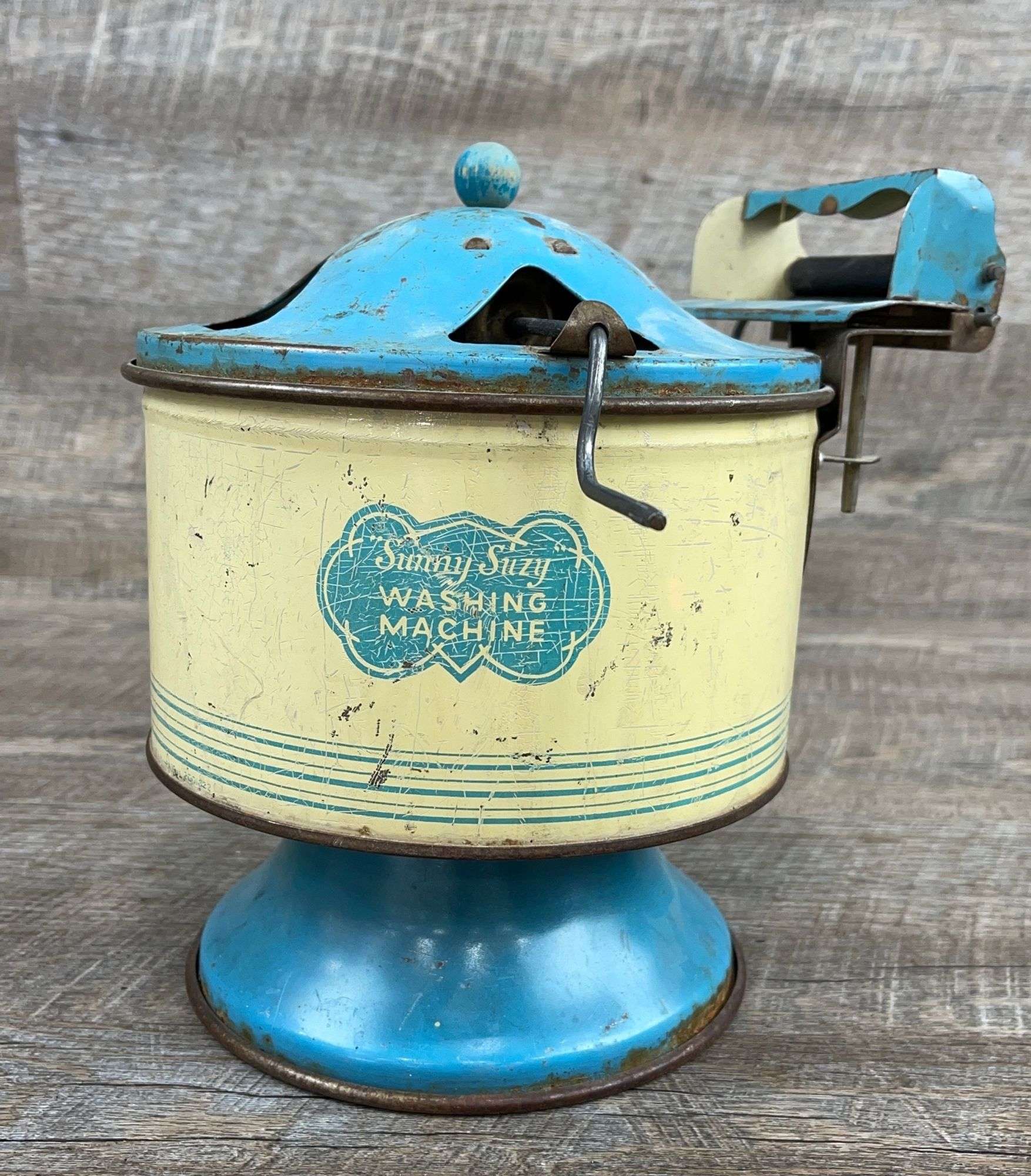 Vintage Sunny Suzy toy washing machine - Schneider Auctioneers LLC