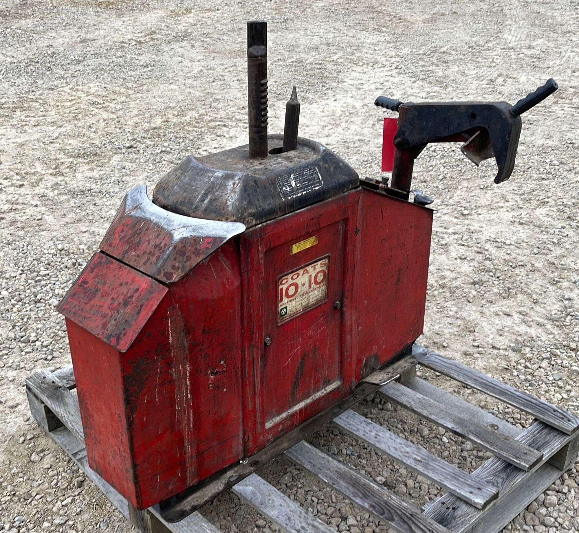Coats 10-10 tire changer - Schneider Auctioneers LLC