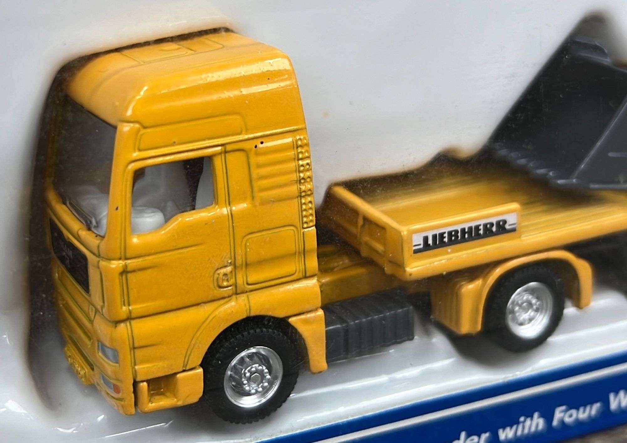 1/87 Siku MAN truck w/ low loader and Liebherr 580 wheel loader