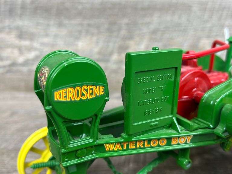 1/16 Ertl John Deere Waterloo Boy special edition tractor