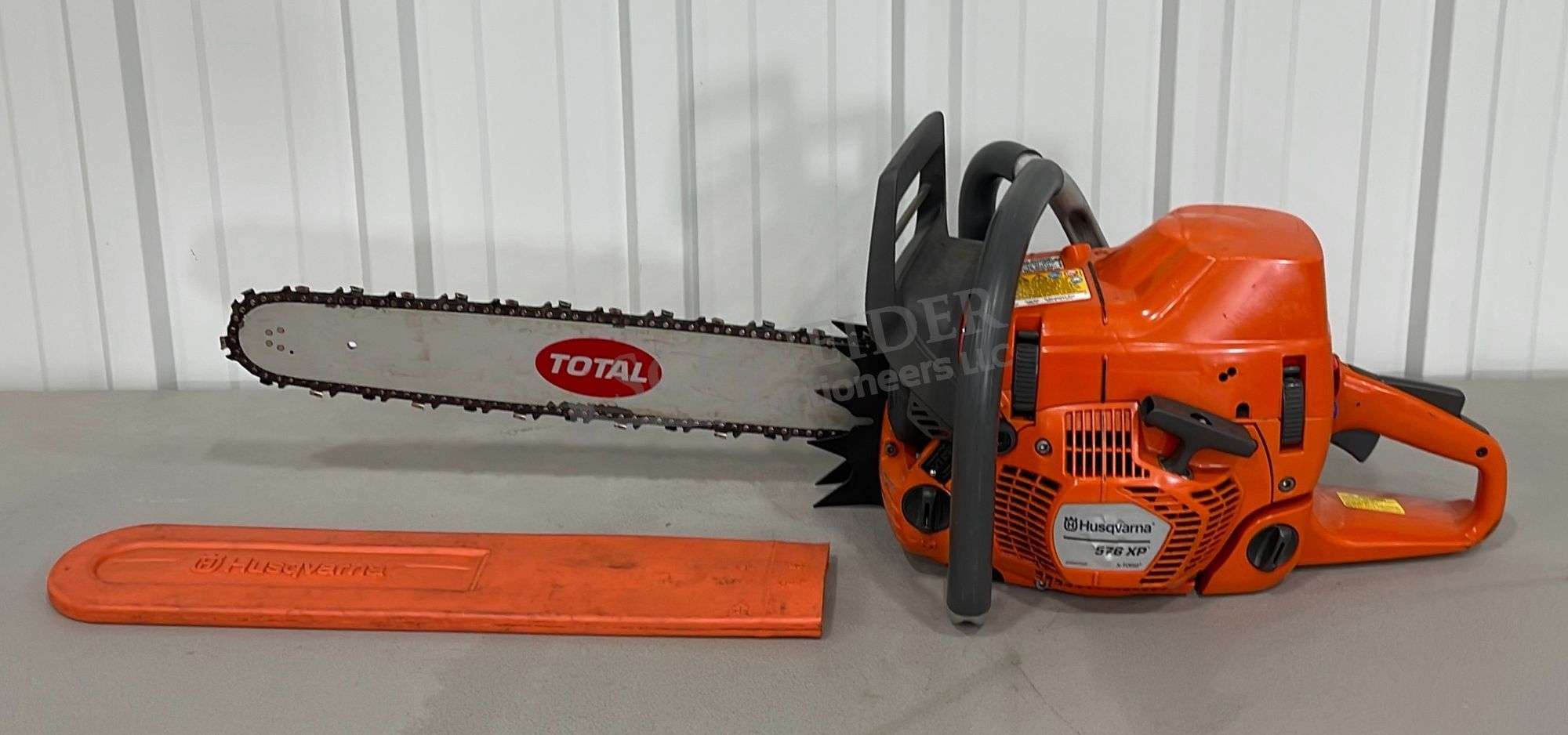 チッヒー Husqvarna 576xp chainsaw - Schneider Auctioneers LLC