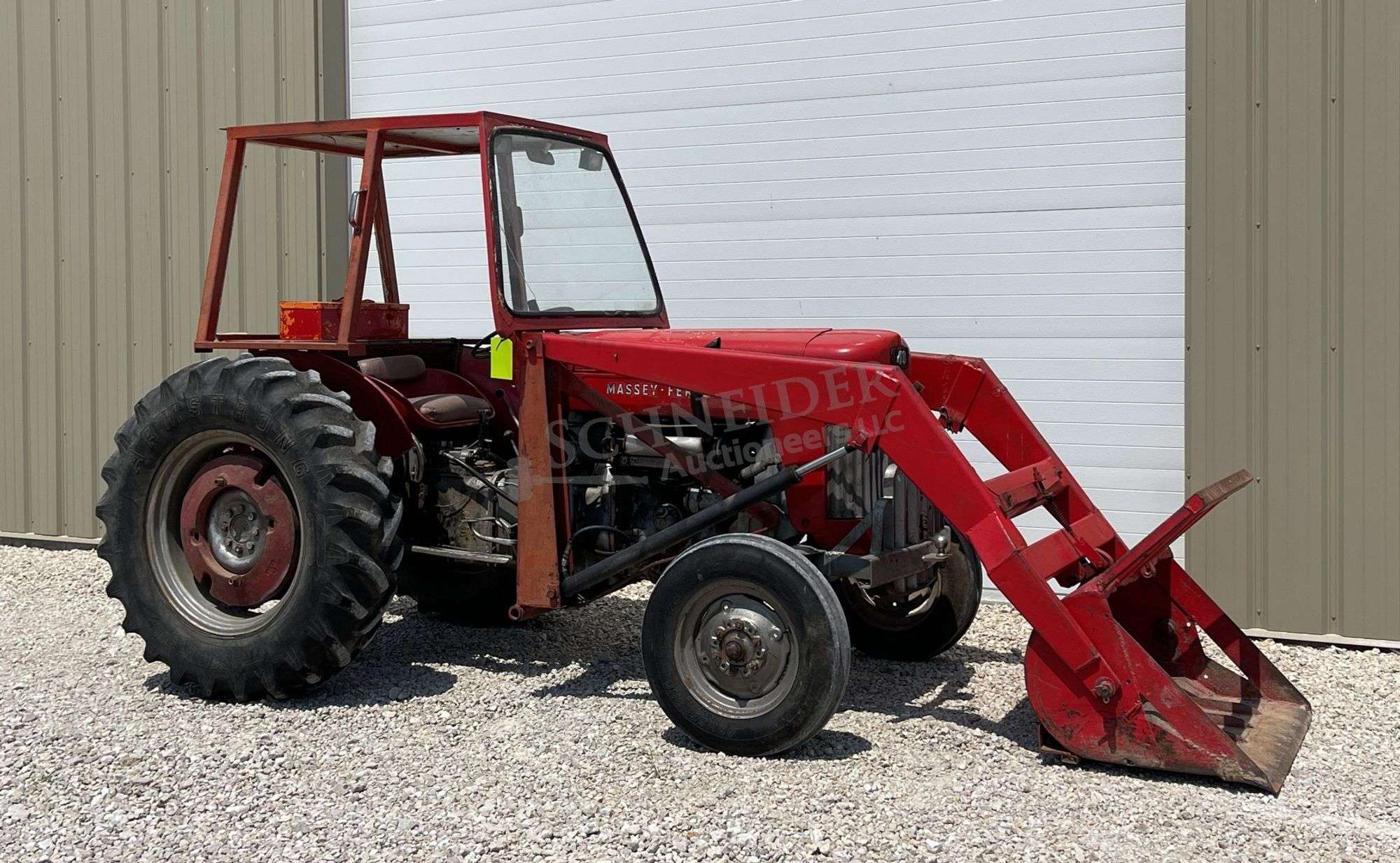 ご当地キティ　根付け　MASSEY FERGUSON ご当地キティ 根付け MASSEY FERGUSON