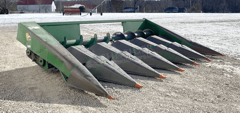 John Deere 643 6-30" row corn head