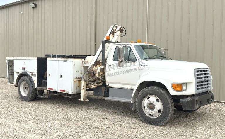 1998 Ford F800 crane service truck