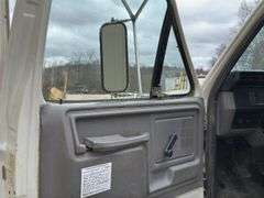 1998 Ford F800 crane service truck