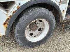 1998 Ford F800 crane service truck