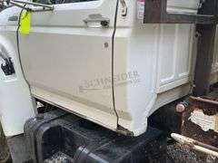 1998 Ford F800 crane service truck