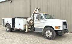 1998 Ford F800 crane service truck
