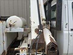 1998 Ford F800 crane service truck