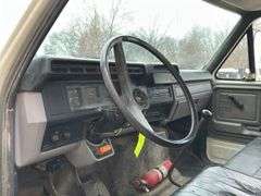 1998 Ford F800 crane service truck