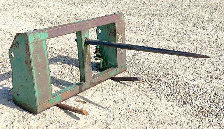 Balemaster quick attach bale spear for JD style quick attach