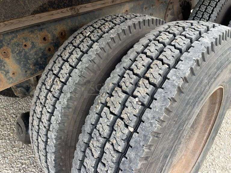 1994 Chevrolet C70 Kodiak tandem axle grain truck