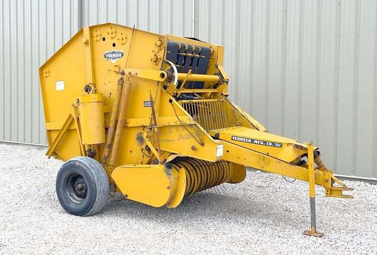 Vermeer 504-G round baler