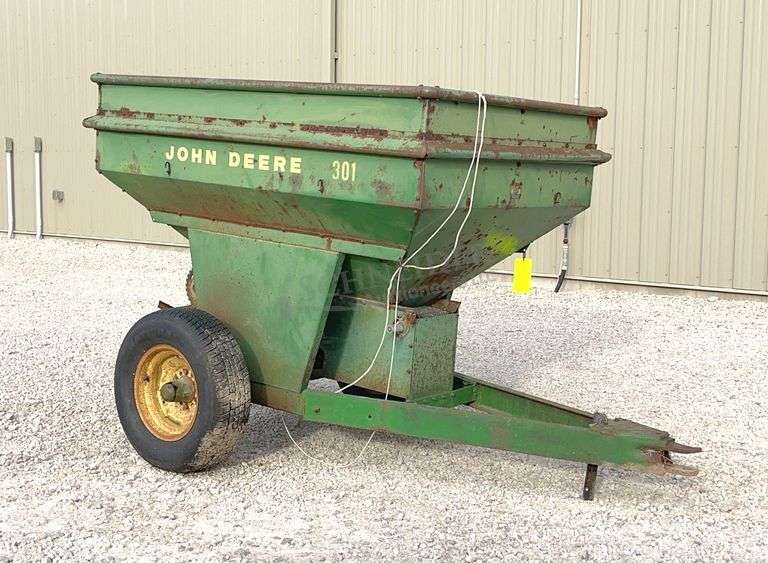 John Deere 301 fertilizer spreader