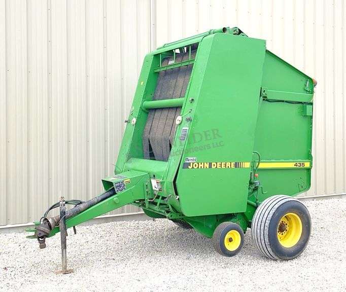 John Deere 435 round baler