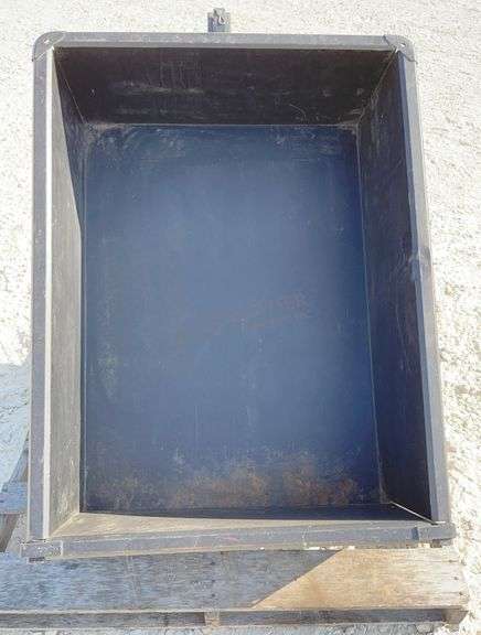 Rugid dumping lawn trailer