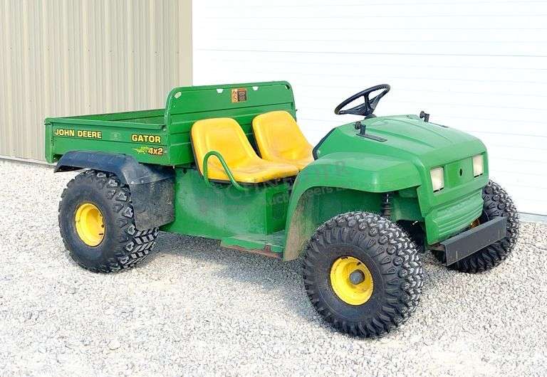 John Deere Gator 4x2 UTV