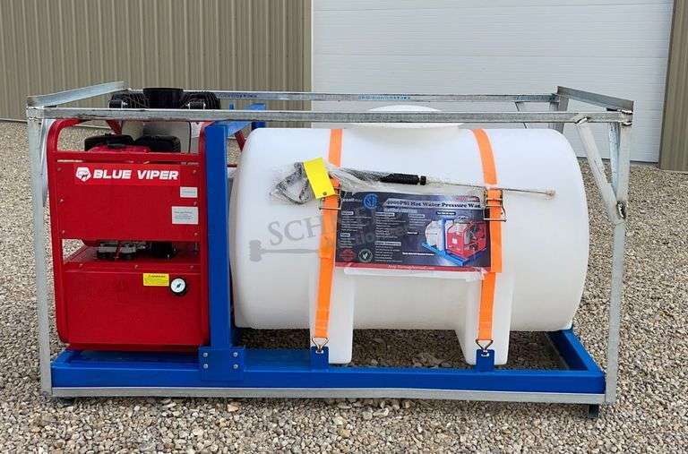 Unused Blue Viper power washer w/ tank