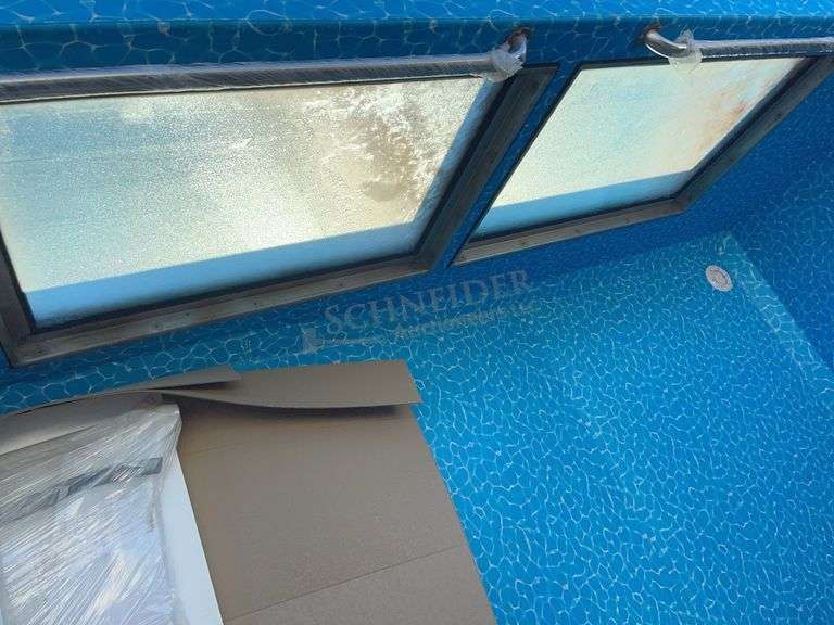 Unused 20' container pool