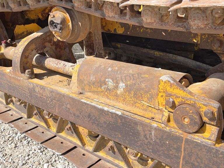 John Deere 450-B crawler loader