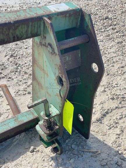 Balemaster quick attach bale spear for JD style quick attach