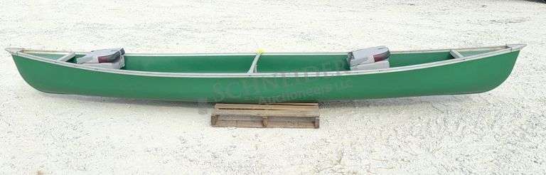 Coleman poly/alum. 17' canoe w/ paddles
