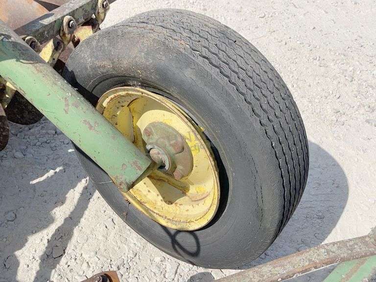 John Deere 10' wheel disc
