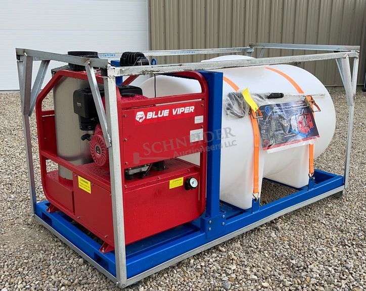 Unused Blue Viper power washer w/ tank