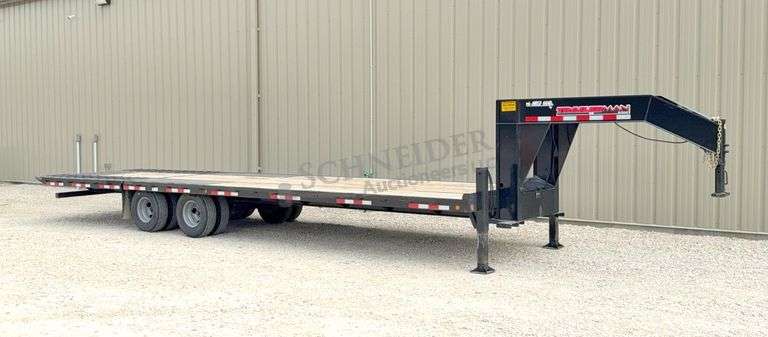 2022 Trailerman 32.5' gooseneck flatbed w/ hydraulic dovetail