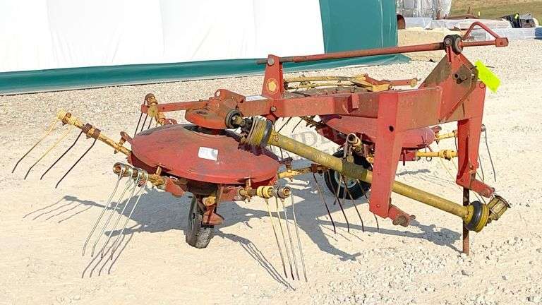 New Holland 254 3-point tedder rake