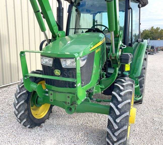 2022 John Deere 5065E tractor w/ loader