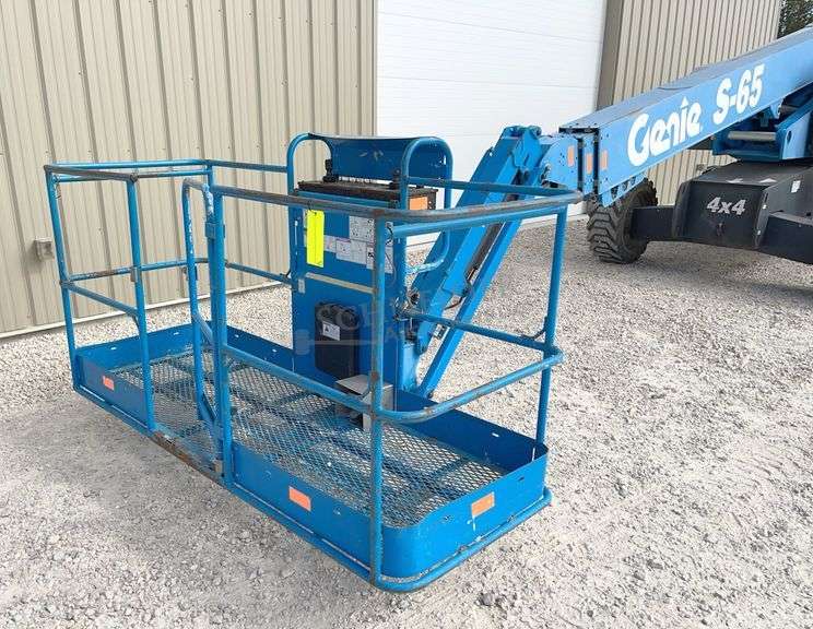 2016 Genie S-65 boom lift