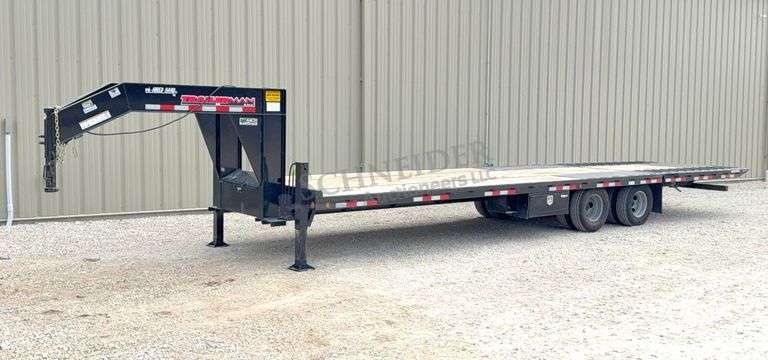 2022 Trailerman 32.5' gooseneck flatbed w/ hydraulic dovetail